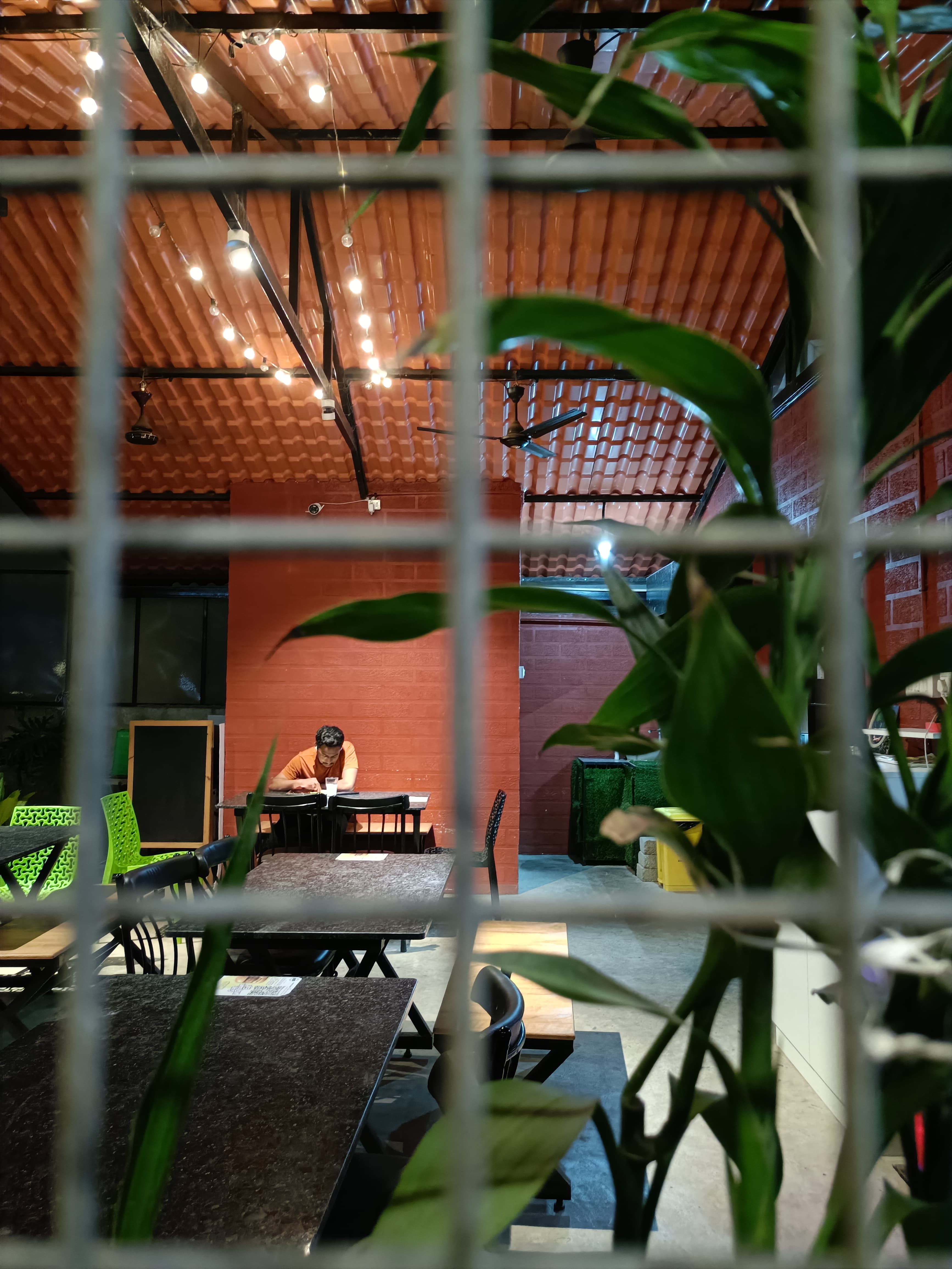 Guest working at Rapchai café